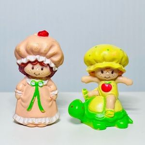 VTG Strawberry Shortcake & Apple Dumplin Collectible Figures